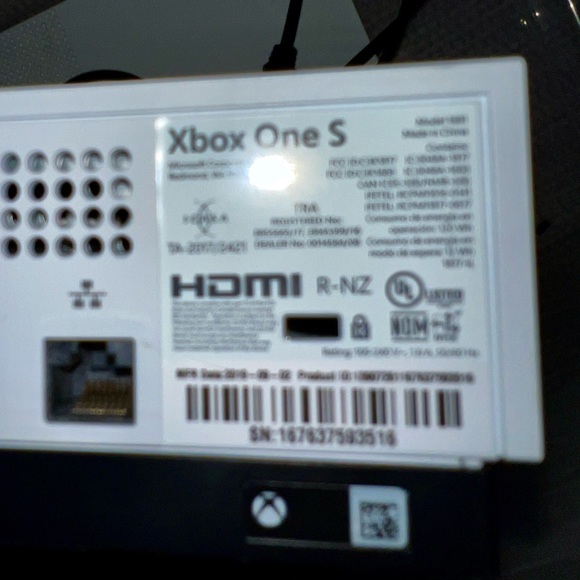 XBOX One S - Picture 2 of 5